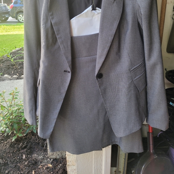 Black and white two piece suit. NY&Co size 10. - Picture 2 of 3
